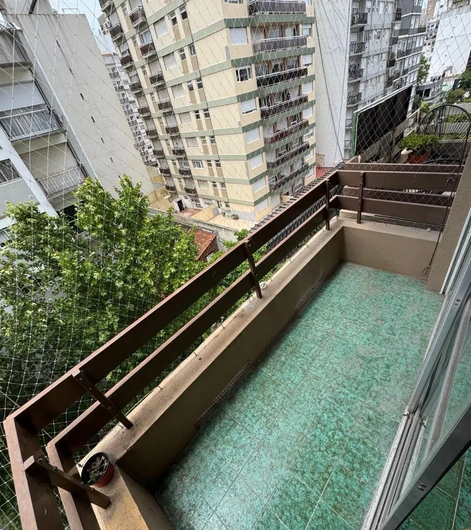 DPTO DE DOS AMBIENTES A LA CALLE CON BALCON - SANTA FE Y ALBERTI 3