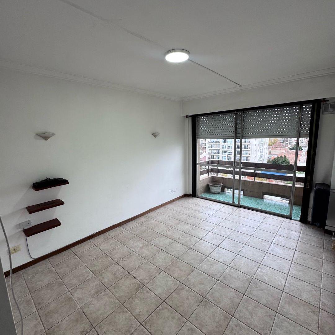 Foto de DPTO DE DOS AMBIENTES A LA CALLE CON BALCON - SANTA FE Y ALBERTI, imagen 1