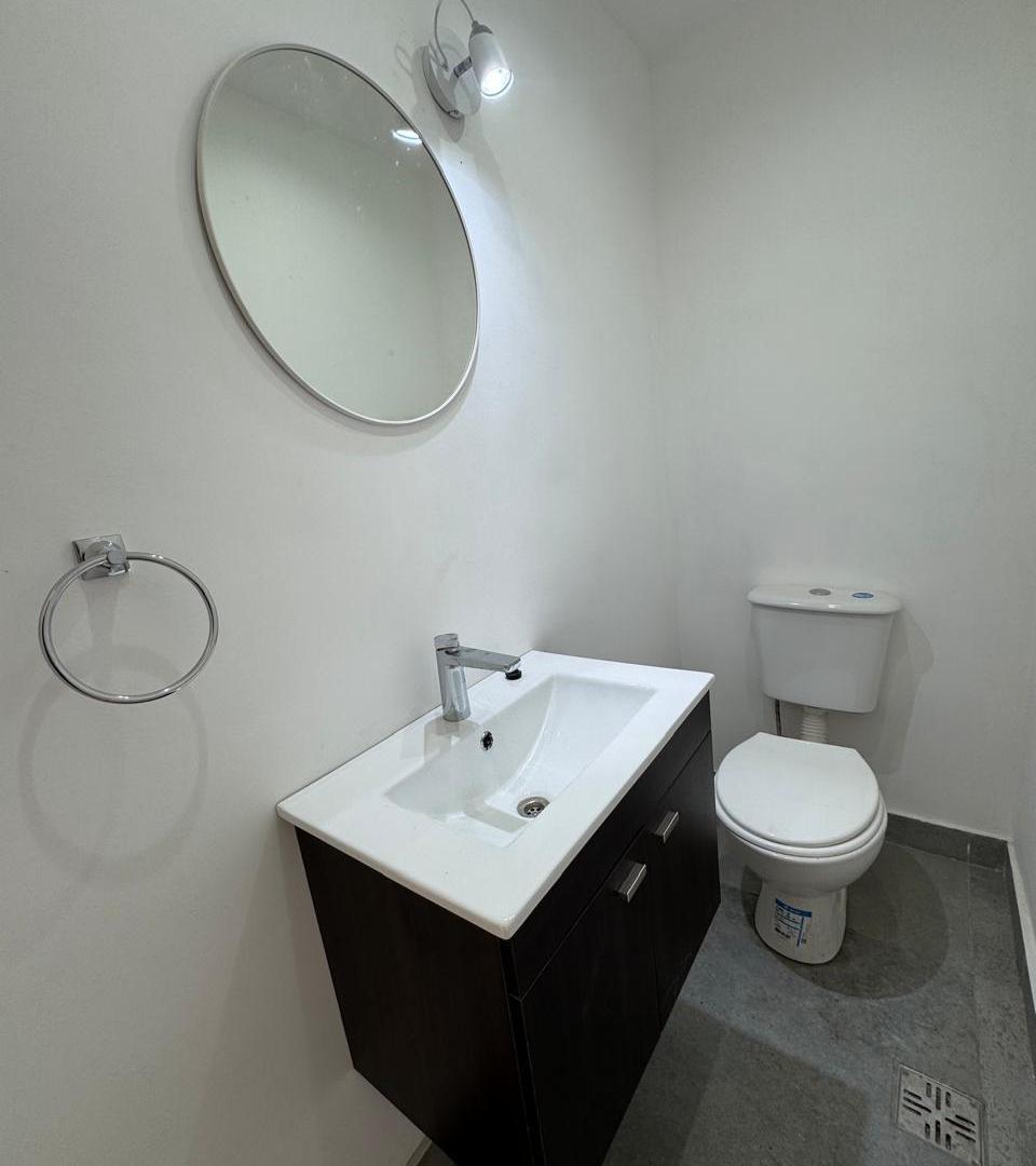 Foto de CASA DE 4 AMBIENTES CON GARAGE Y PATIO - CONSTITUCION AL 9200, imagen 4