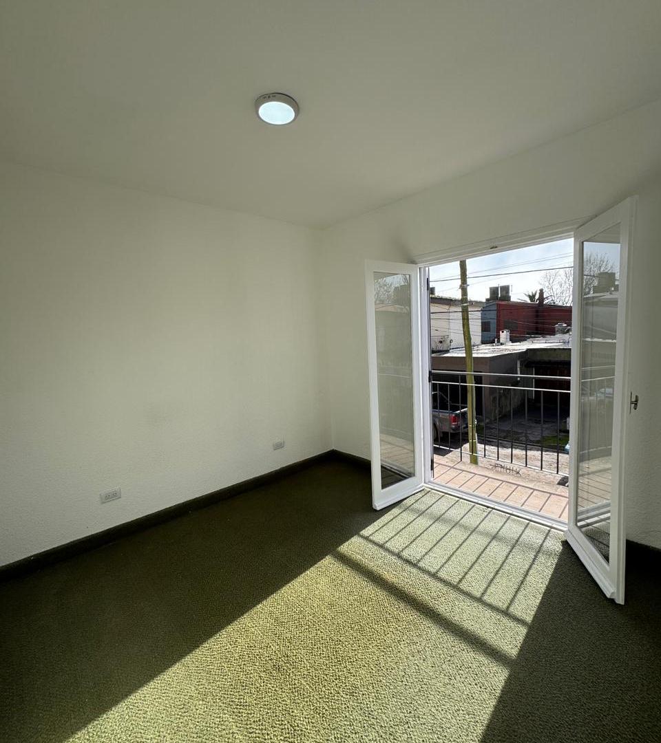 Foto de CASA DE 4 AMBIENTES CON GARAGE Y PATIO - CONSTITUCION AL 9200, imagen 5