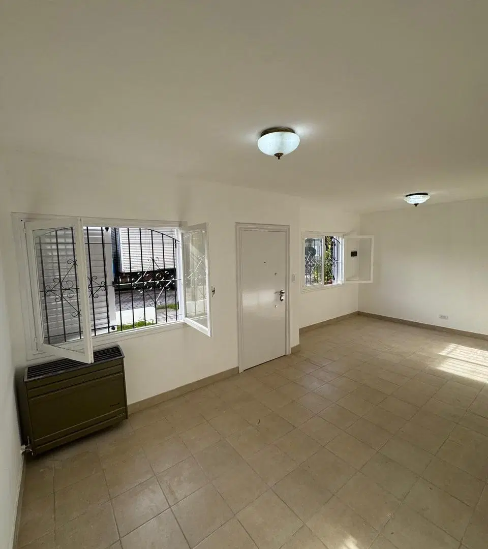 CASA DE 4 AMBIENTES CON GARAGE Y PATIO - CONSTITUCION AL 9200 4