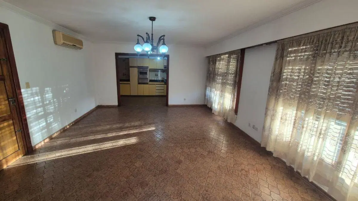 4 AMBIENTES VENTA CASA CON PATIO COCHERA Y TERRAZA 3