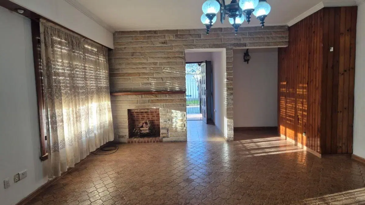 4 AMBIENTES VENTA CASA CON PATIO COCHERA Y TERRAZA 2