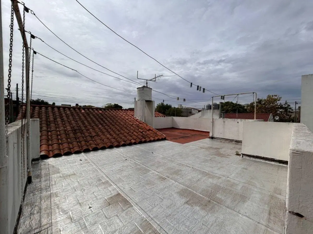 CASA 4 AMBIENTES EN ALQUILER CON FONDO LIBRE 2