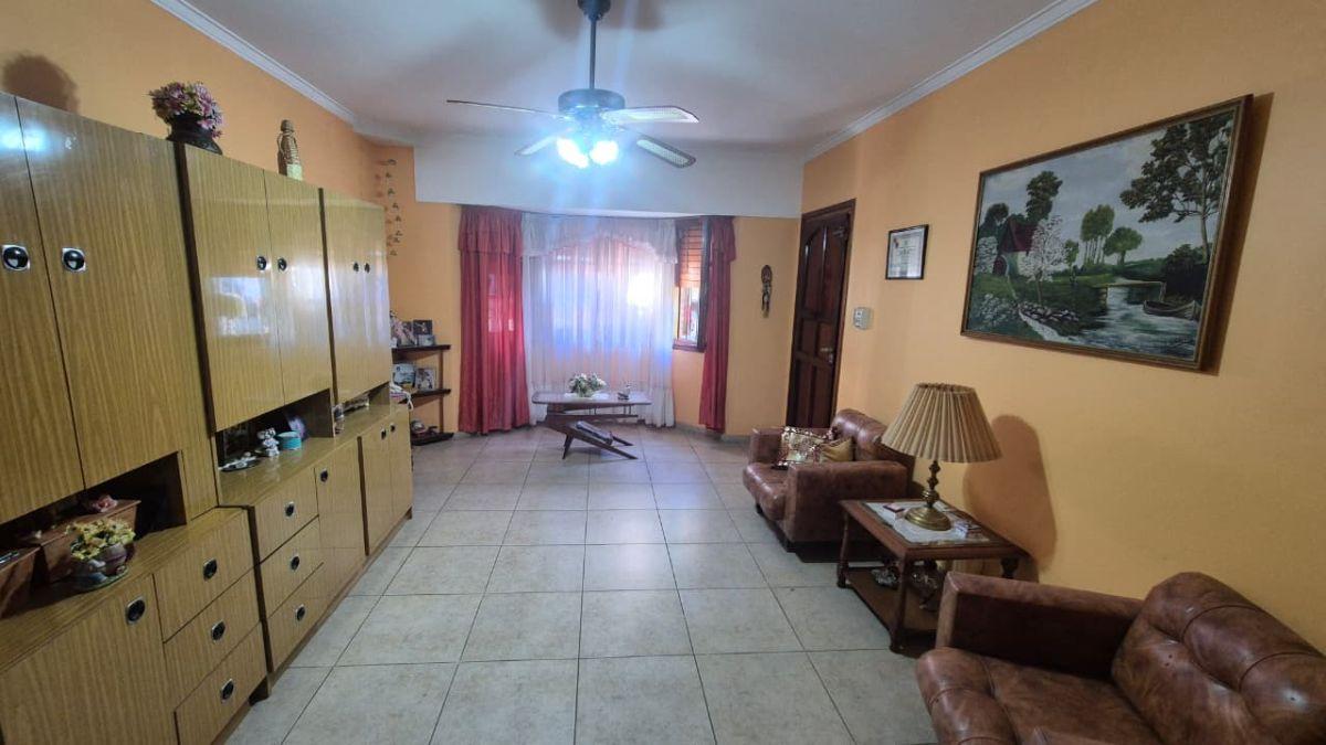 Foto de VENTA 3 AMBIENTES CON COCHERA Y PATIO, imagen 2