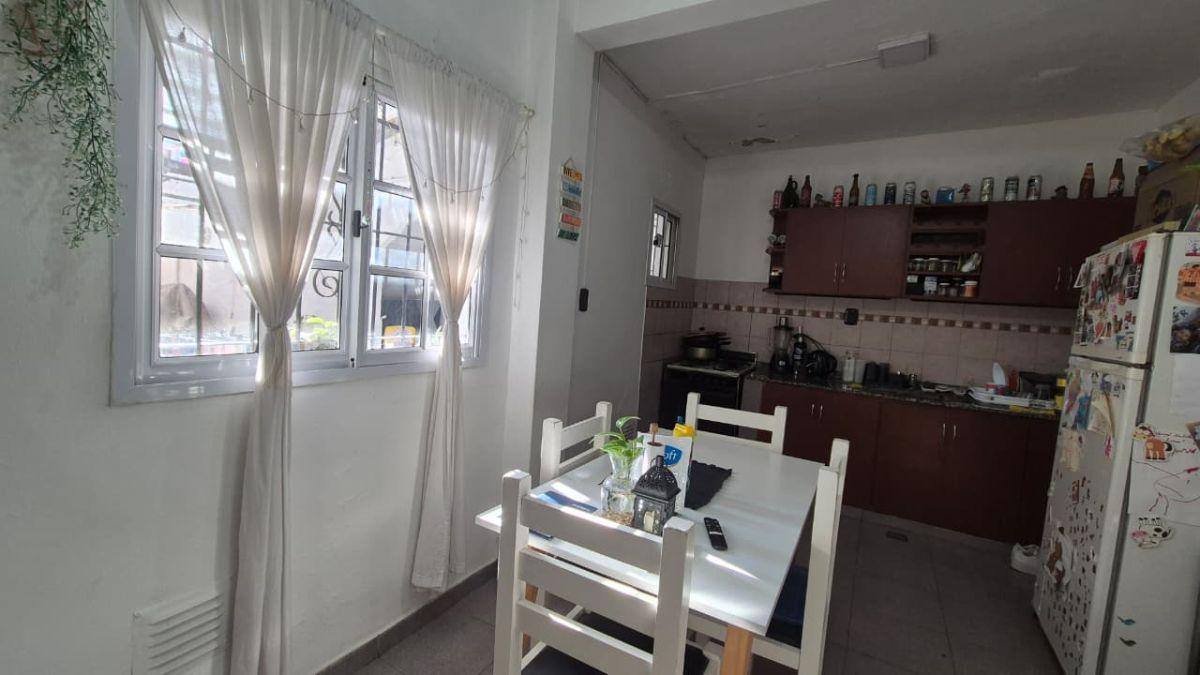 Foto de PH EN ESQUINA – DOBLE ENTRADA – COCHERA – PATIO venta 2amb, imagen 1