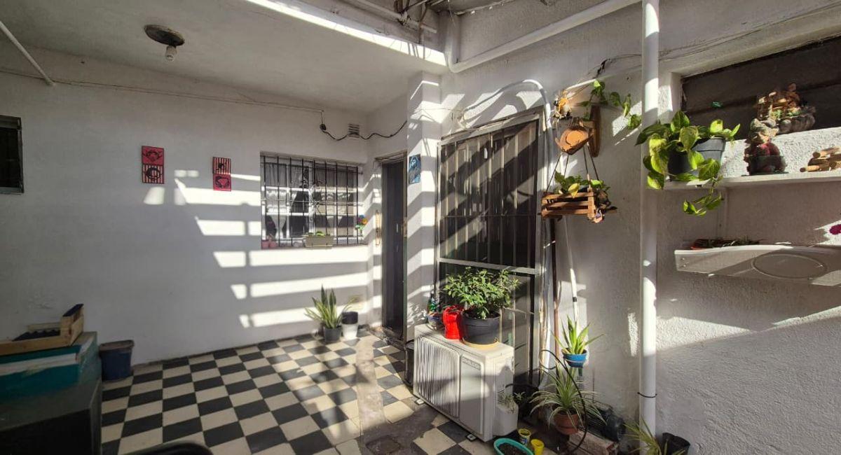Foto de PH EN ESQUINA – DOBLE ENTRADA – COCHERA – PATIO venta 2amb, imagen 5