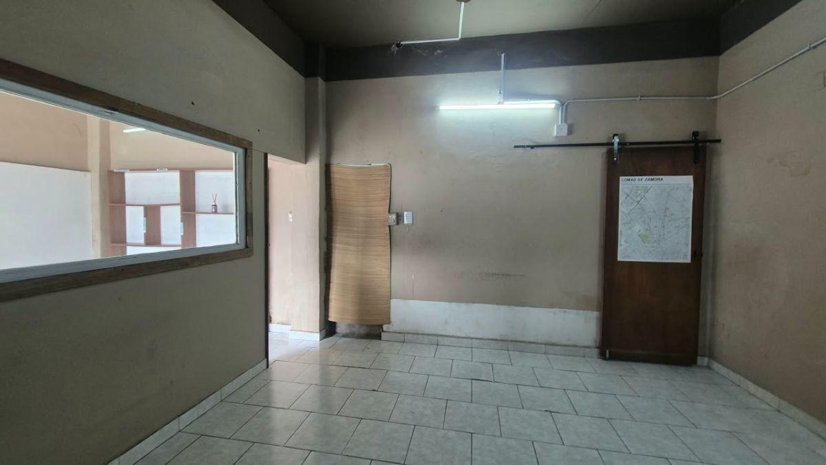 Foto de Local Comercial en Alquiler- sobre Avenida Colombres, imagen 2