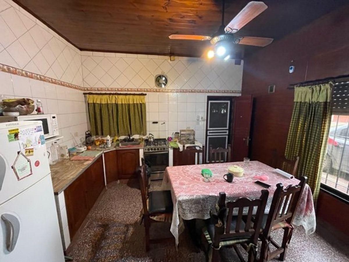 Foto de Venta de Casa Apta para Dos Familias con Garage y Patio, imagen 5