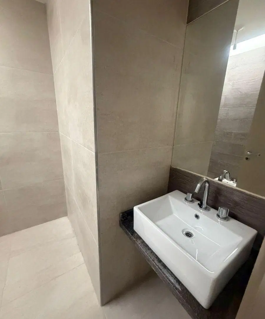Duplex de diseño moderno, en alquiler, dos dormitorios con cochera
en housing en La Calera 3