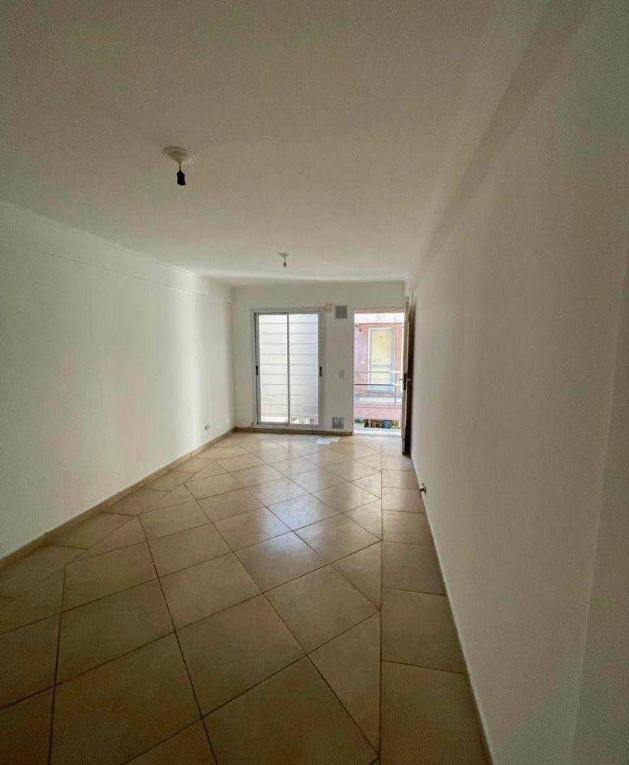 Foto de Departamento amplio en alquiler de un dormitorio con balcón Centro, imagen 3