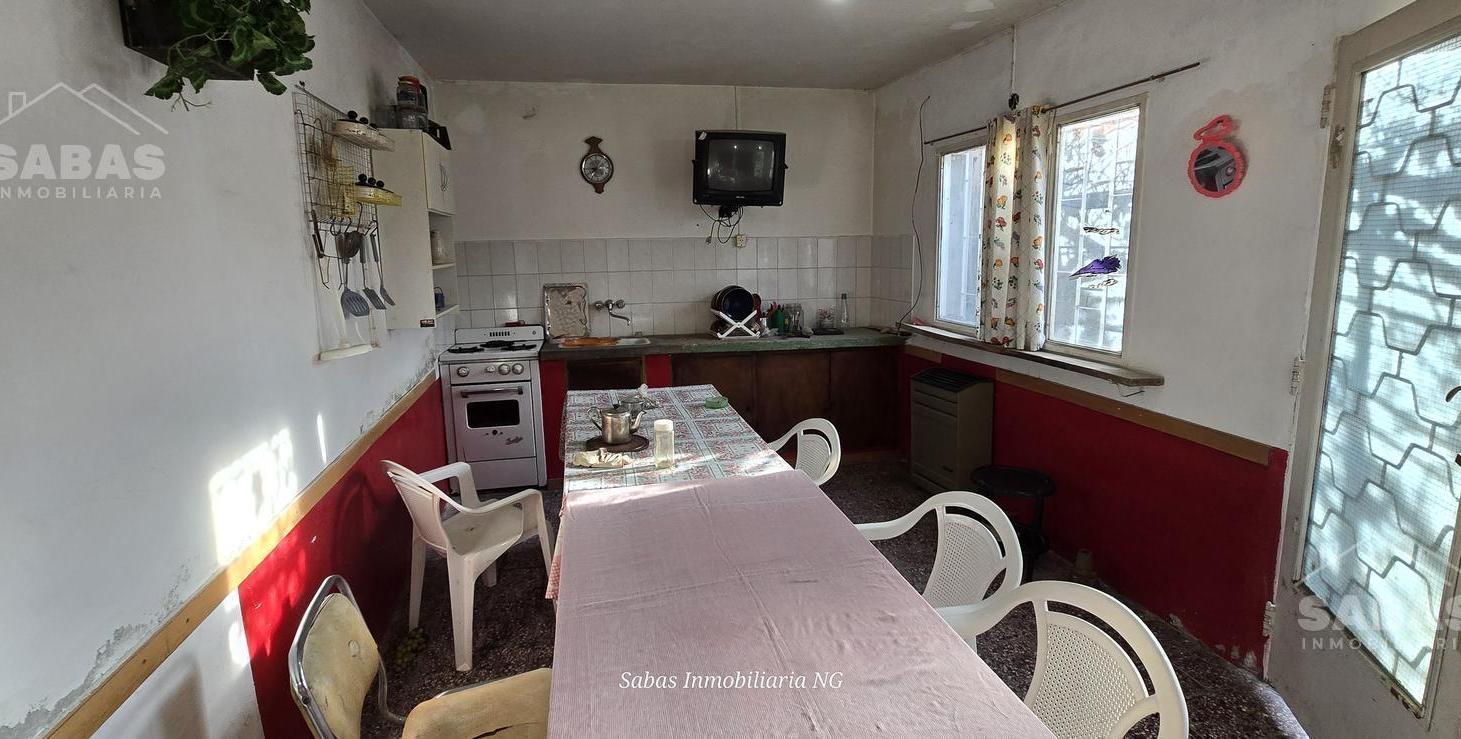 Casa Amplia en Laprida