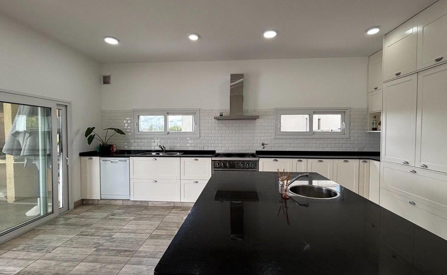 Foto de Casa en venta en San Sebastián, Área 12 - 4 ambientes, imagen 2