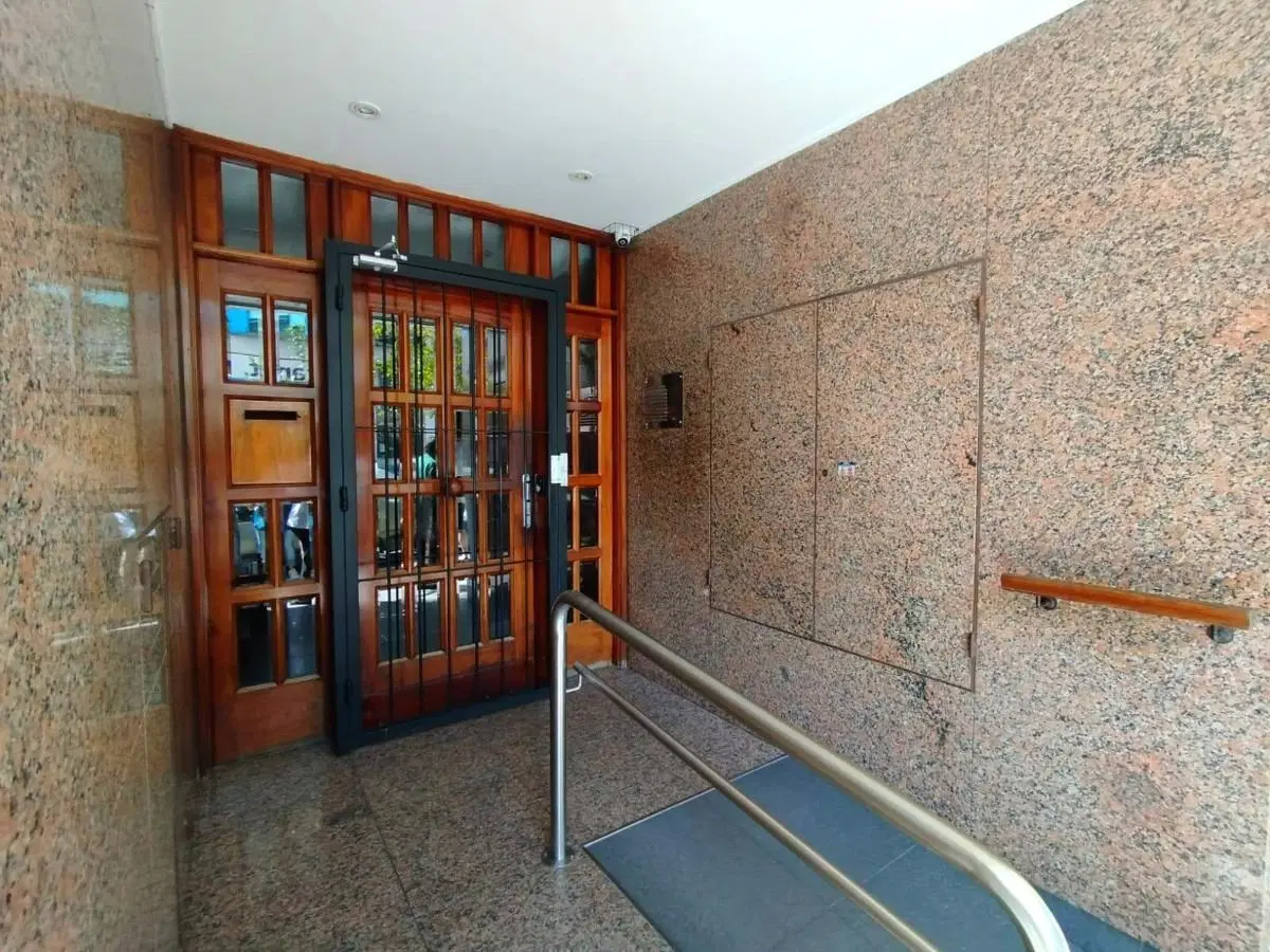 2 ambientes con Balcón y Cochera Cubierta En Zona Centro/Pza Mitre - LIBRES DE GASTOS 3