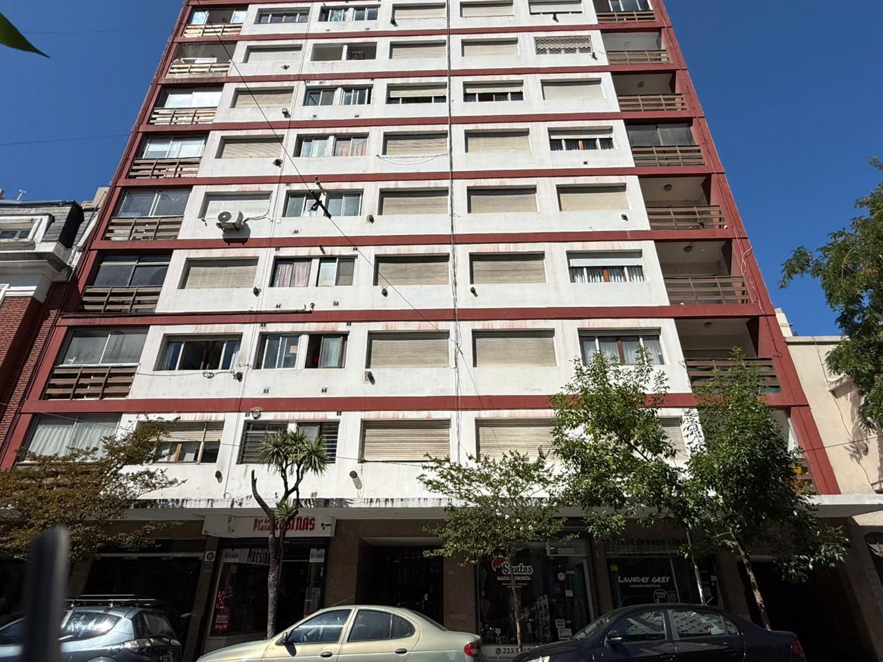2 ambientes con Balcón y Cochera Cubierta En Zona Centro/Pza Mitre - LIBRES DE GASTOS