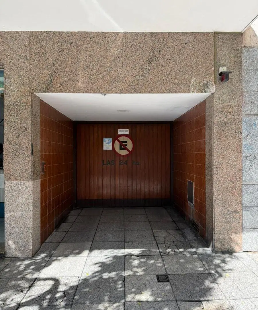 2 ambientes con Balcón y Cochera Cubierta En Zona Centro/Pza Mitre - LIBRES DE GASTOS 2