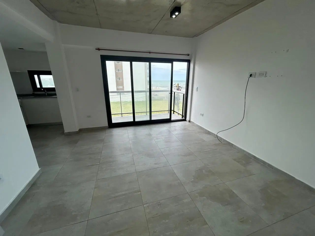 Departamento de 2 Ambientes con Cochera Doble y Vista al Mar 2