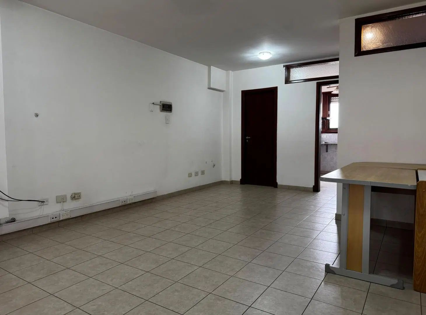 OFICINA EN ALQUILER 24 MESES | SEGUNDO PISO AL FRENTE | CON BALCON | 75 M2 TOTALES | ACHA 443 3