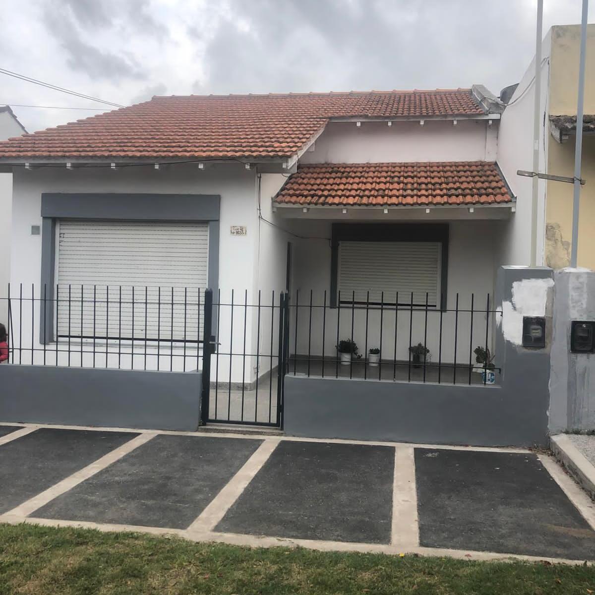 Casa con Departamento en Zona de Todo El Año, Calle 42 y 31 2