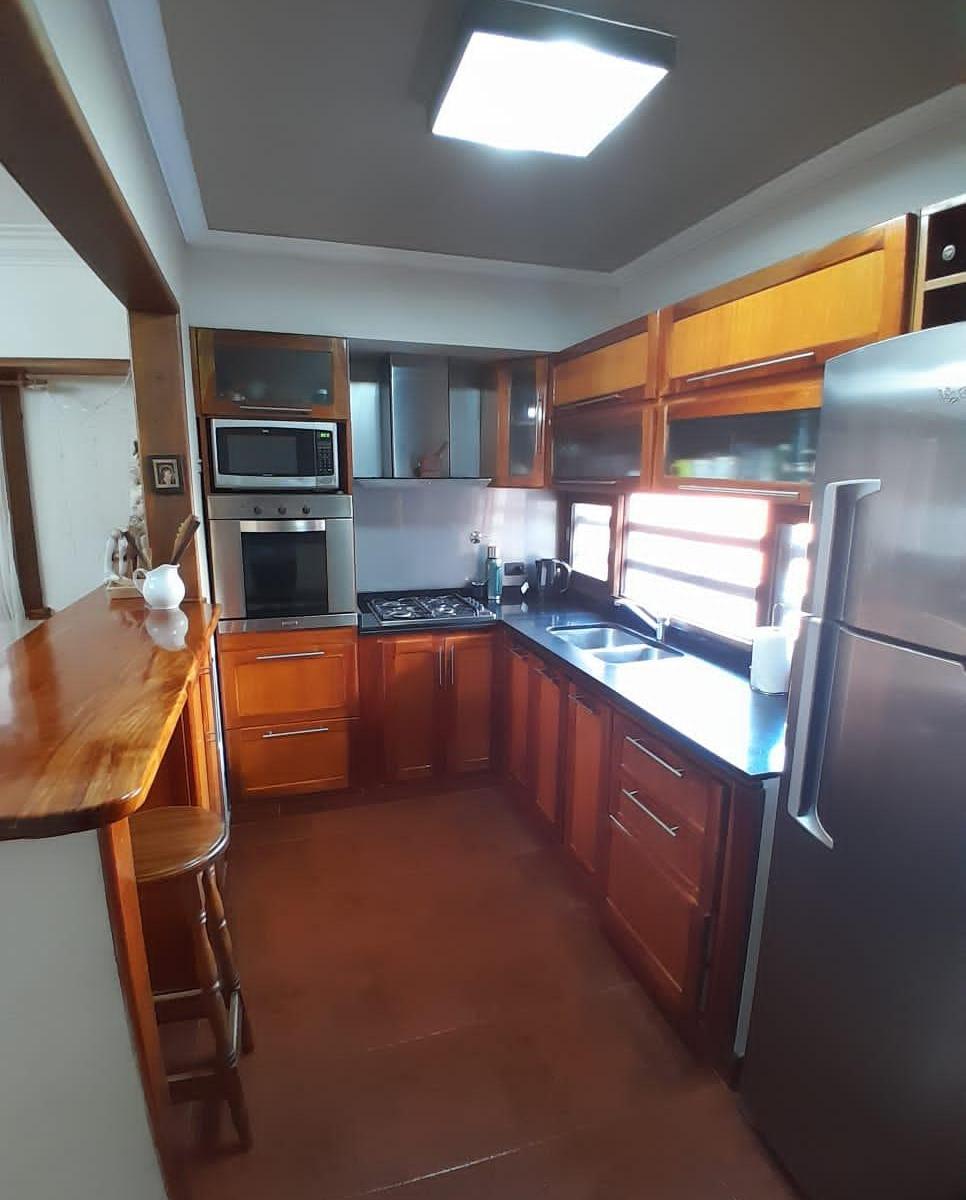Casa con 3 Dorm., Zona de Todo El Año. Servicios 2