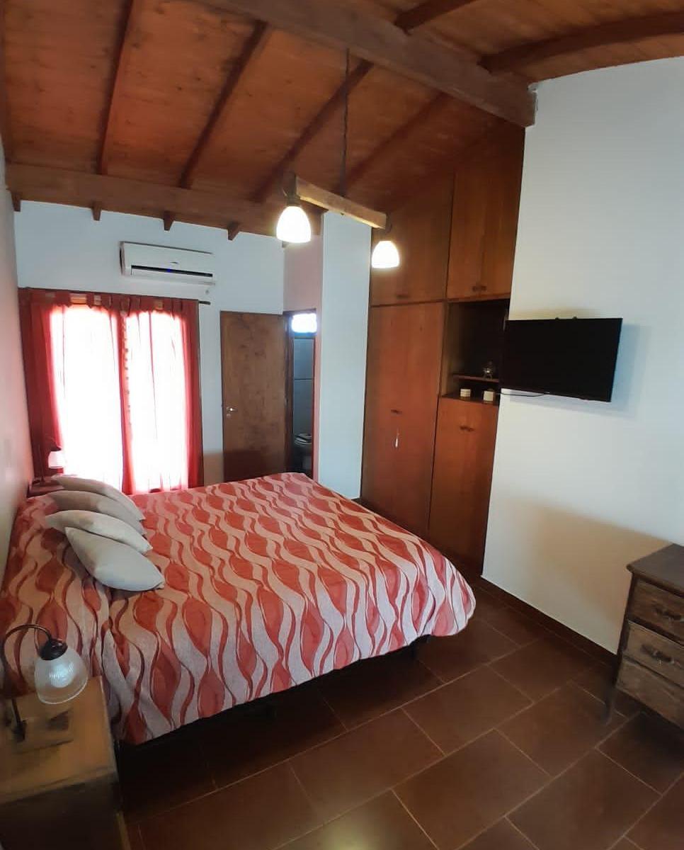 Casa con 3 Dorm., Zona de Todo El Año. Servicios 4