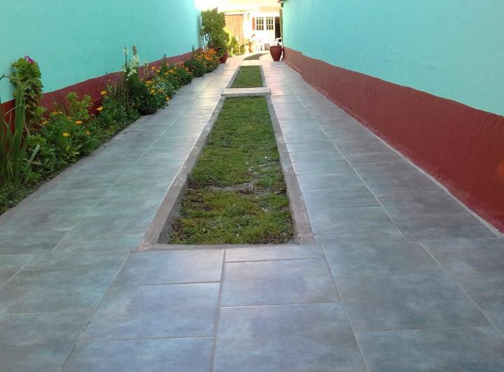 Casa  y 2 departamentos en zona 3 5
