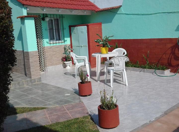 Casa  y 2 departamentos en zona 3 3