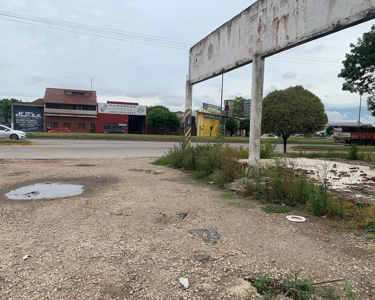 Lote en Venta Av Champagnat y Mathew 3