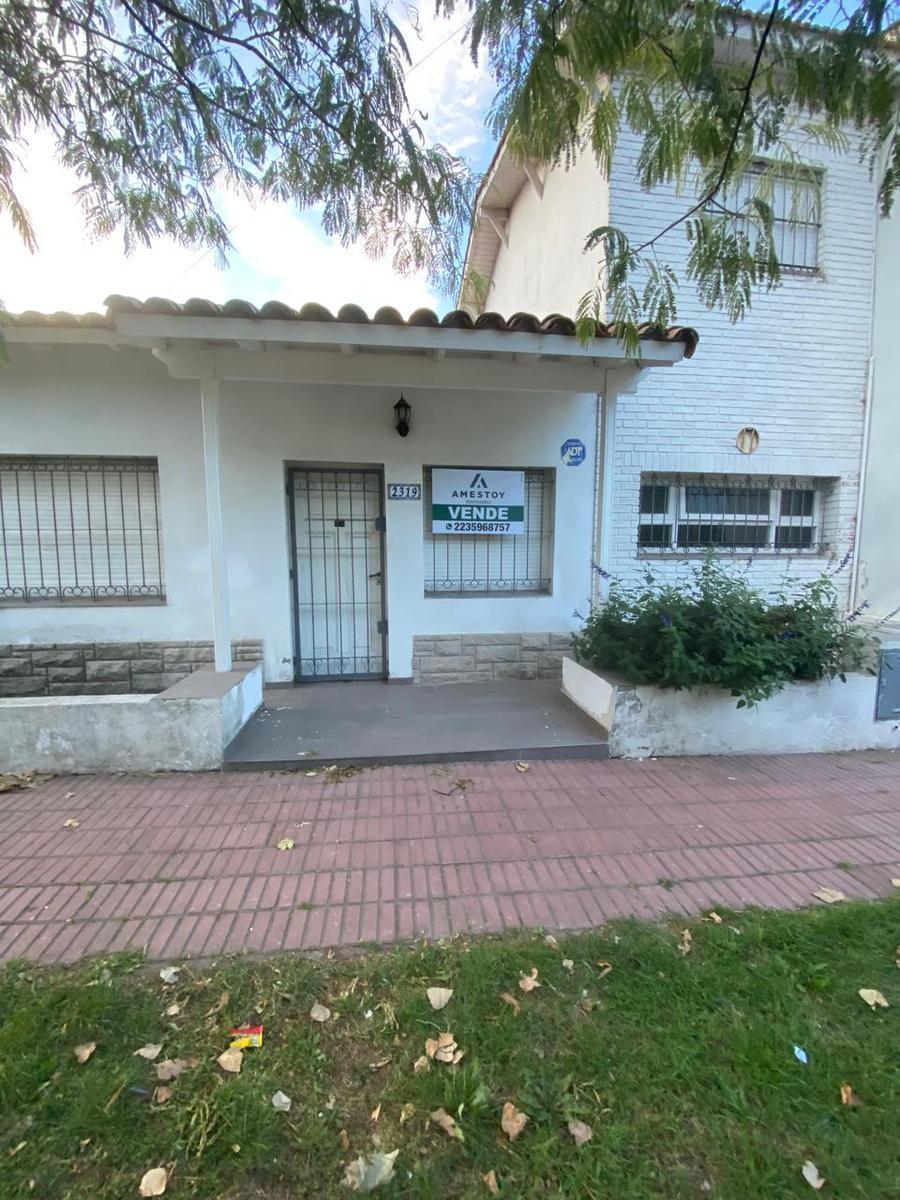 Casa de 4 Ambientes en Dos Plantas. Barrio El Martillo 1