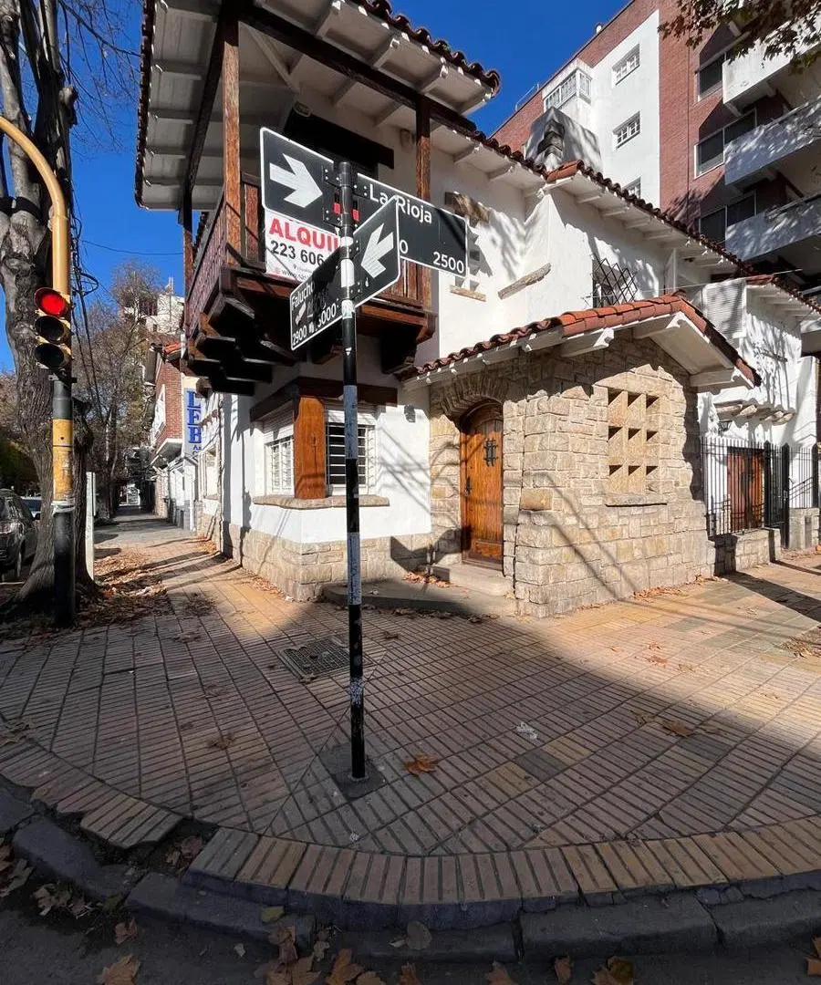 Casa en Plaza Mitre 4