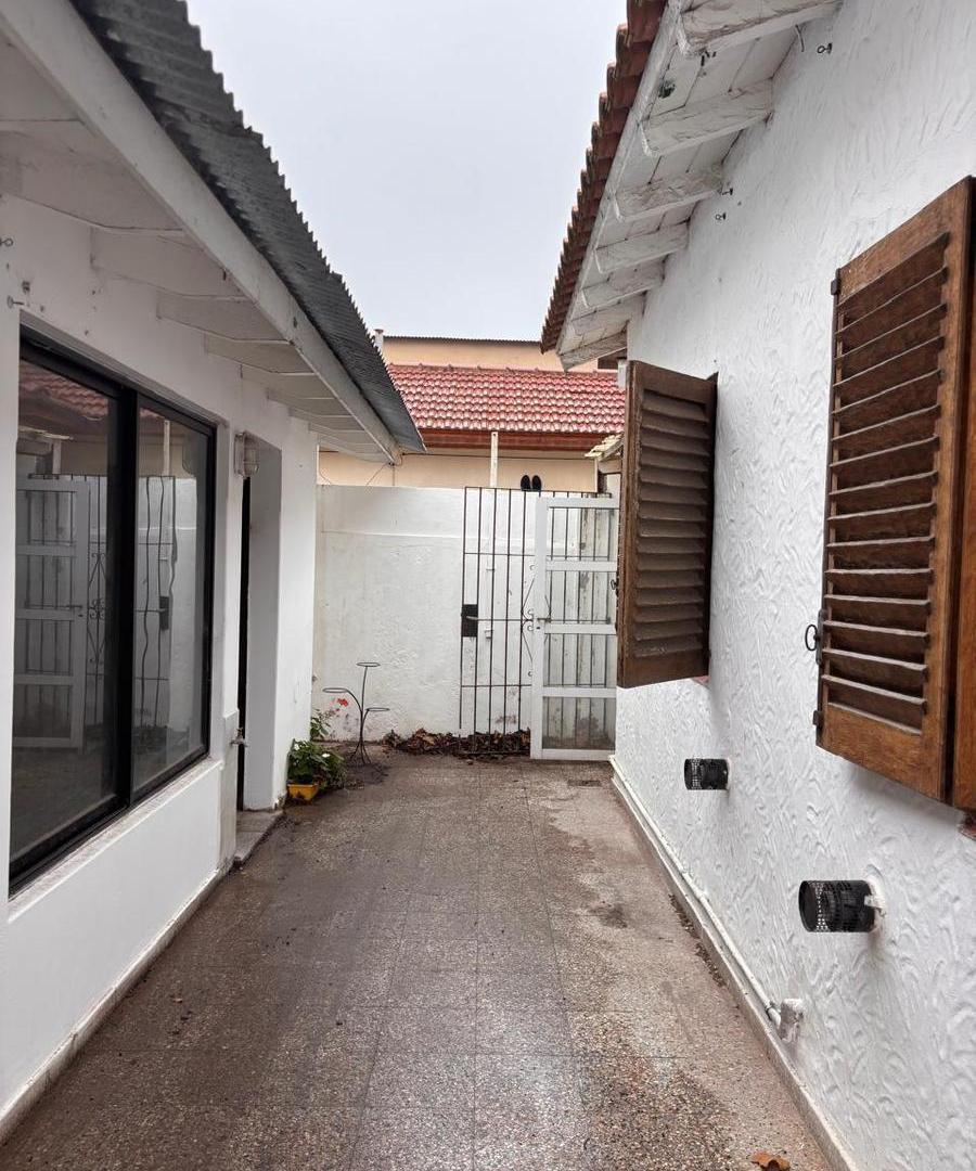 Casa de tres ambientes. Quincho. Patio. Perla Norte
