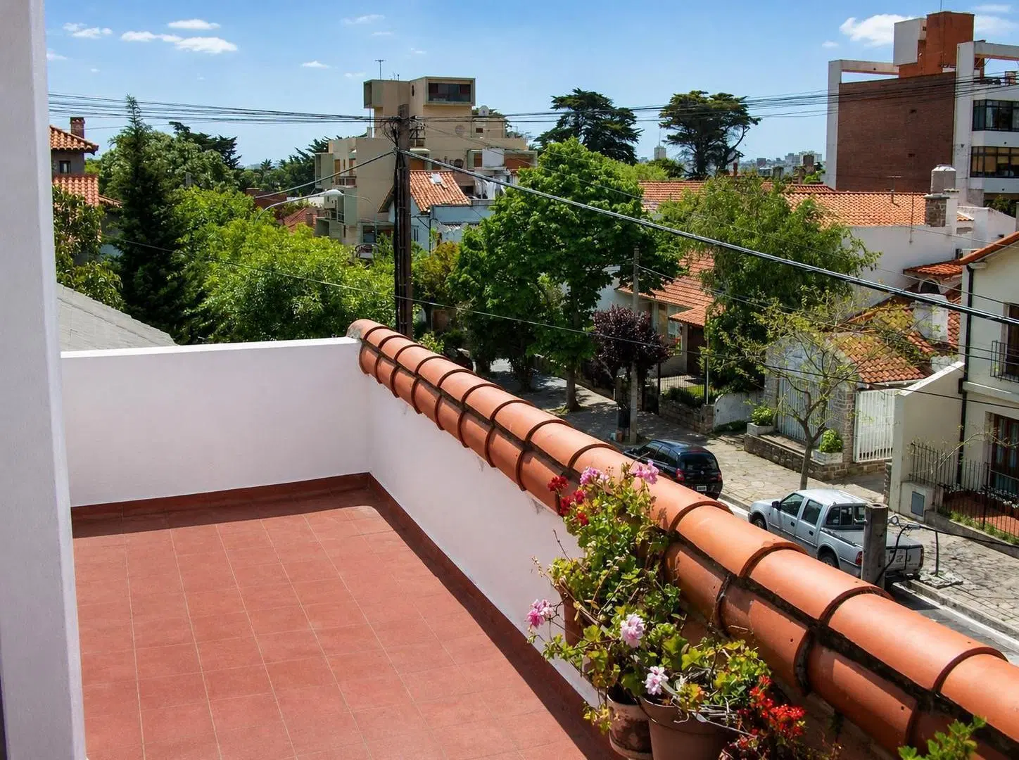 Ph 3 ambientes con dependencia de servicio, primer piso por escalera, con vista lateral al mar. Pla 4