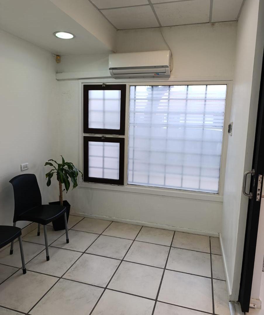 Foto de Local en alquiler apto uso profesional o comercial., imagen 2