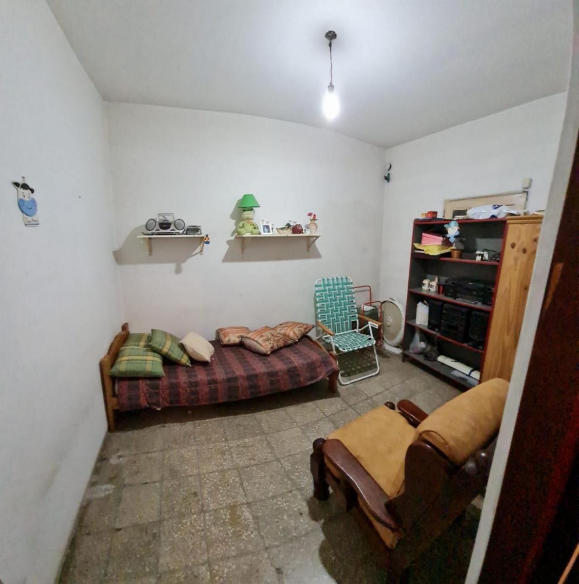 Casa con Local en Frente, con Espacio de Cochera y Patio 3