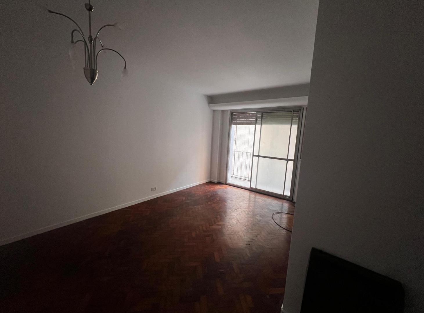 Foto de Alquiler · 3 ambientes con balcón y expensas bajas · San Telmo, imagen 2