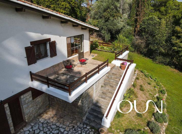 Casa en venta 3 Dormitorios, quincho y pileta. 5