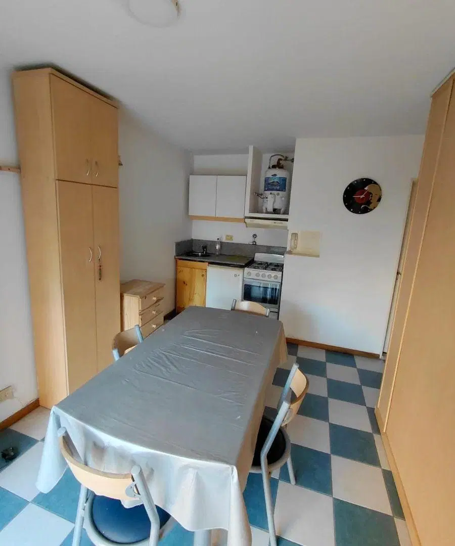Alquiler departamento un dormitorio amoblado por escalera. Brown 1900 3