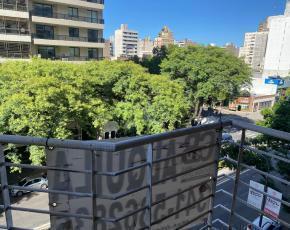 Foto de Alquiler Departamento Dos Dormitorios con cochera. Av Pellegrini 1260, imagen 2