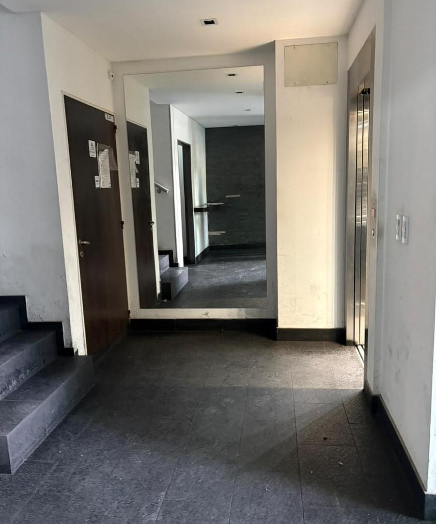 Foto de Alquiler Departamento Dos Dormitorios con balcon y cochera. Alsina 1168, imagen 1