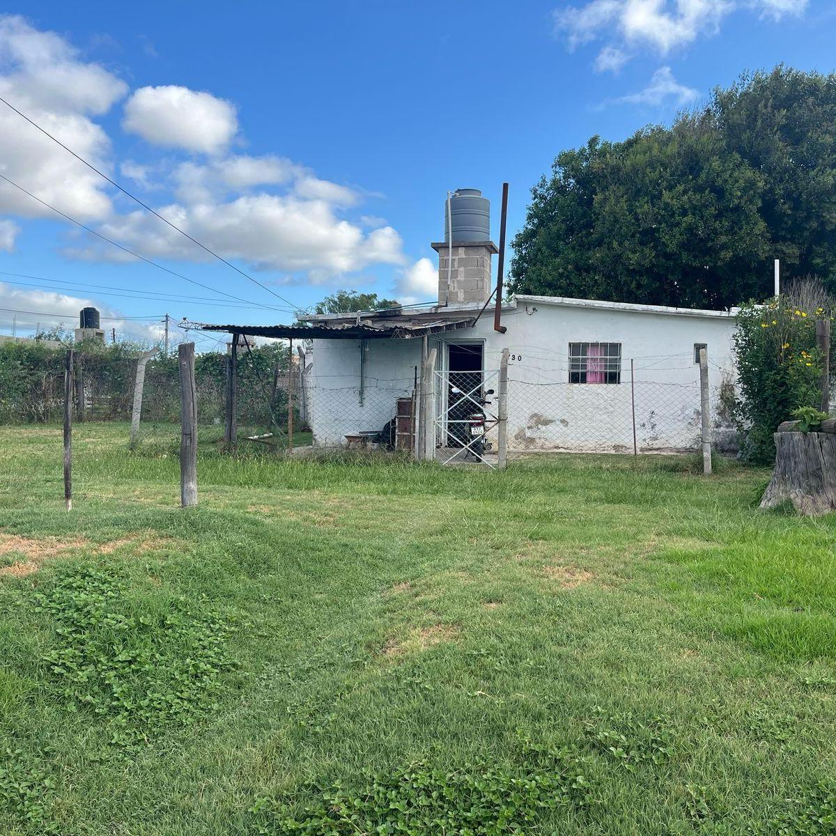 Oportunidad! Dos Terrenos Colindantes, con Construcciones, en Sector Sur. 2
