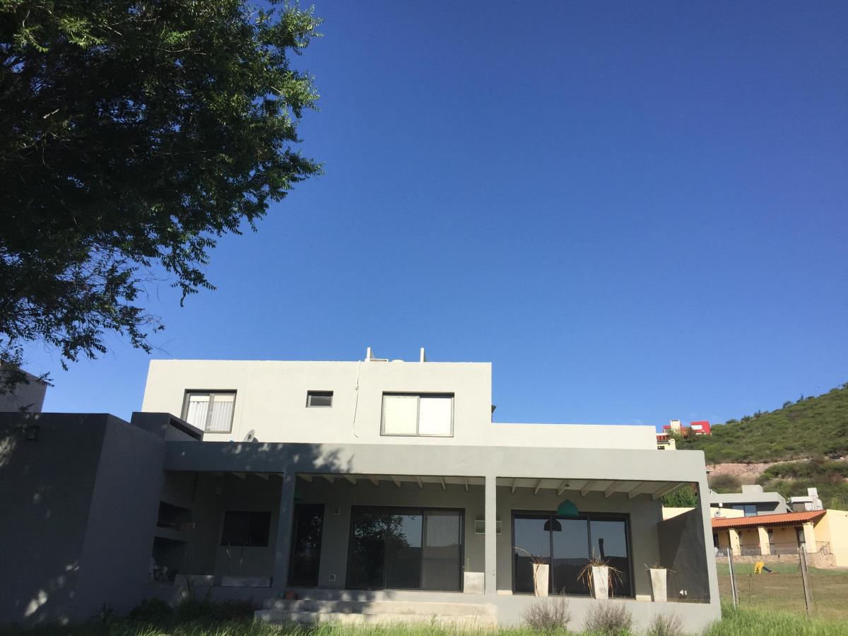 Alquilo Casa en Country La Cuesta 4 Dorm. y Pileta 1