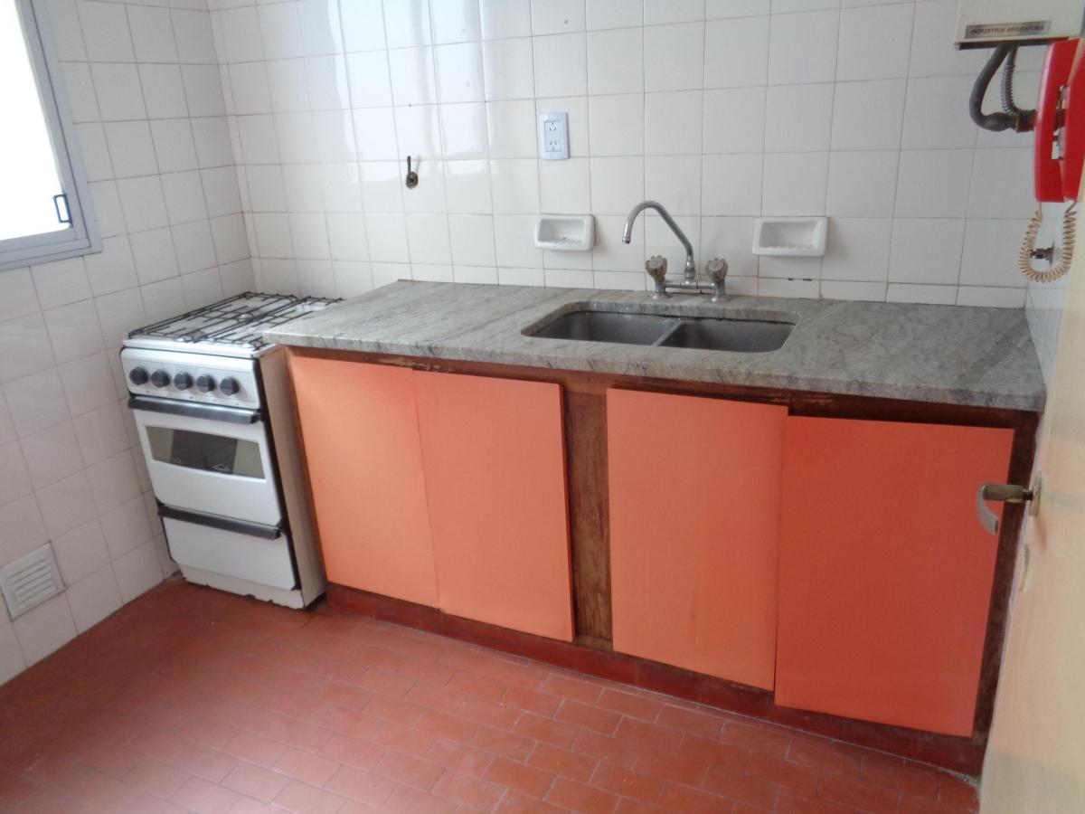 Vendo Depto de 2 Dorm., Alquilado, a 1 Cuadra y Media de Plaza Colón 2