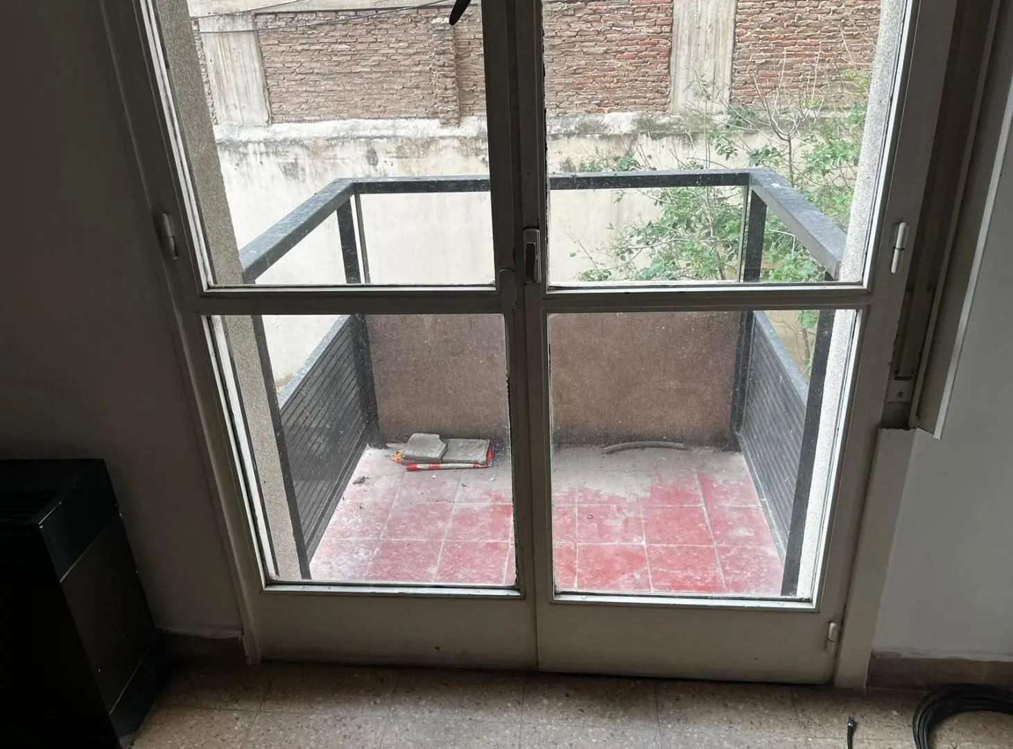 Alquilo depto de 2 dorm, super tranquilo sobre Av. Colón a 1 cuadra y media de Cañada y de Pza Colón 3