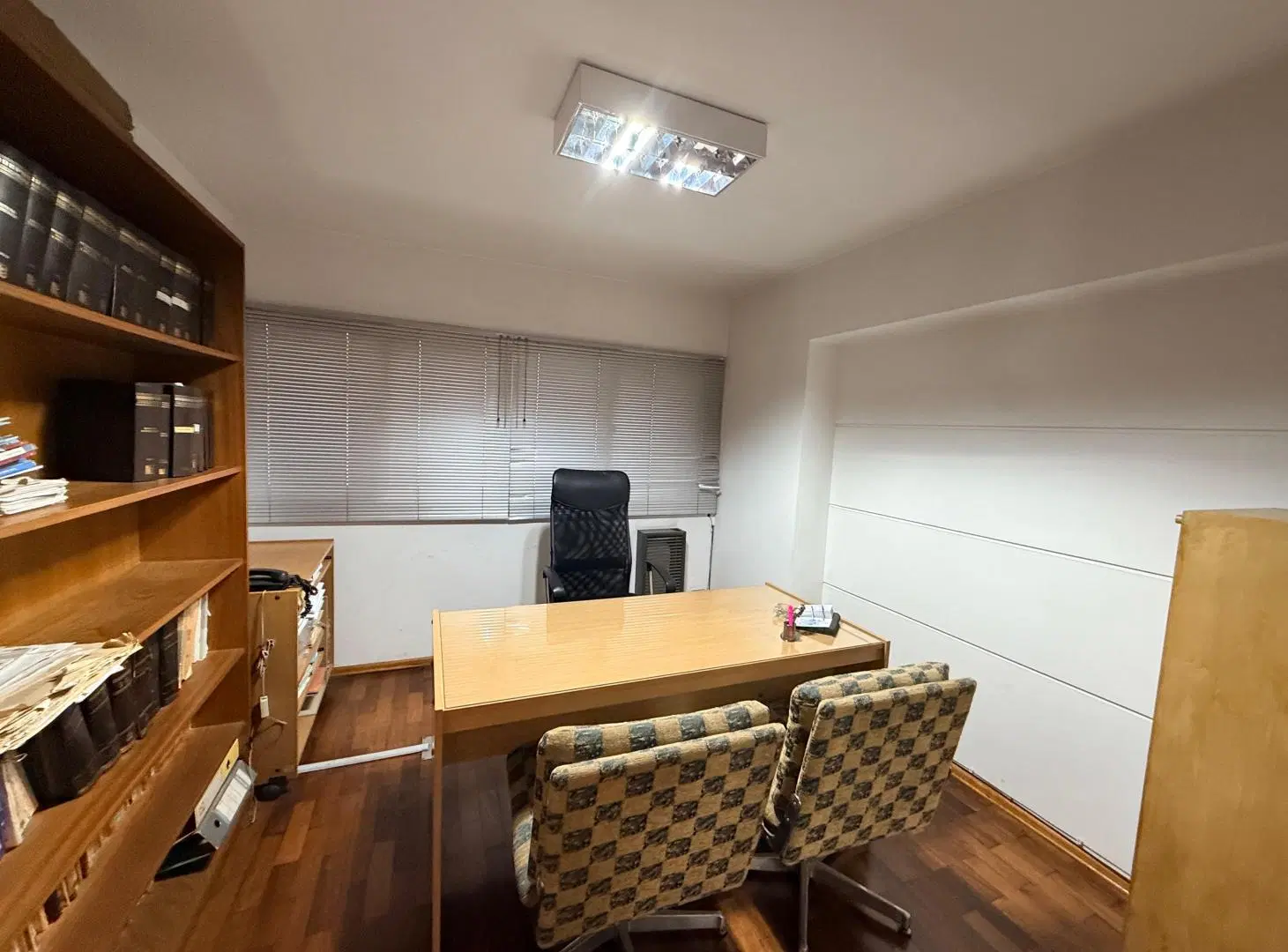 Vendo ESPECTACULAR piso de Oficinas con 6 privados y gran terraza con asador 4