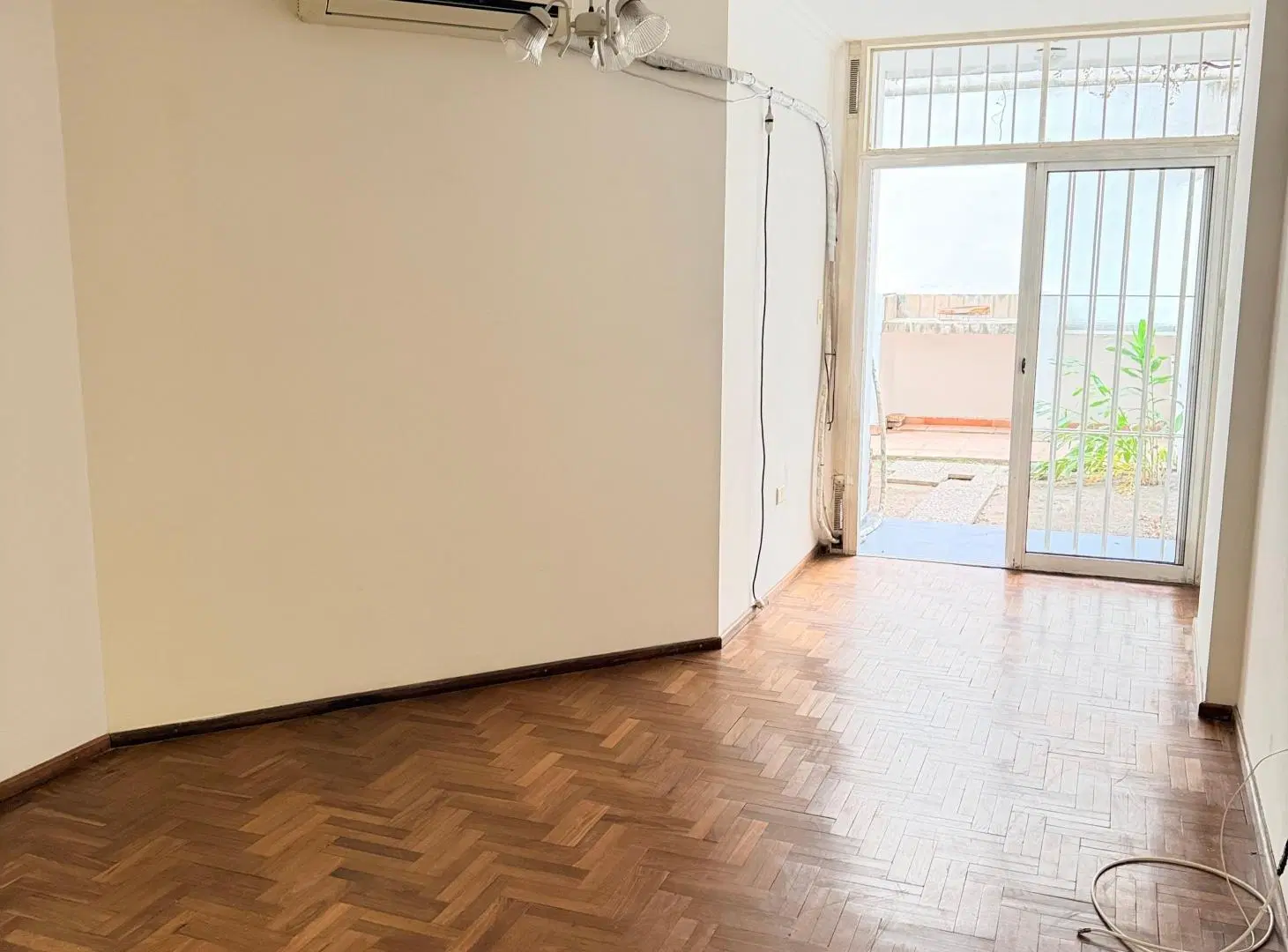 Alquilo depto en Nueva Córdoba super amplio con patio con asador 3