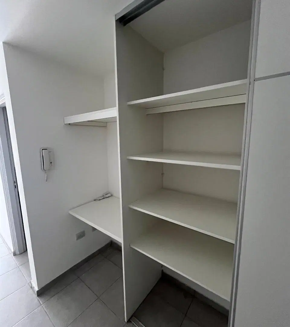 Alquilo Monoambiente con cocina separada, enorme como depto de 1 dormitorio 1
