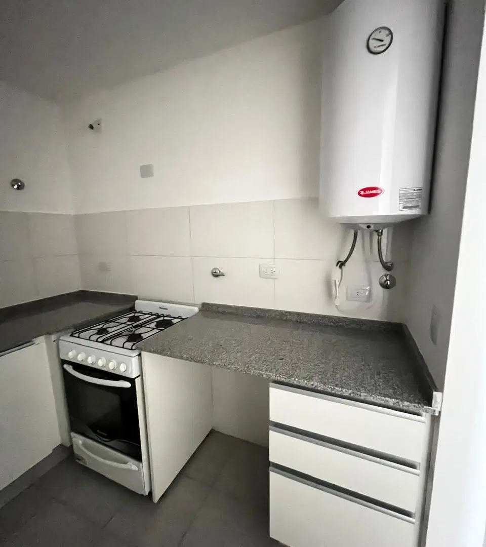 Alquilo Monoambiente con cocina separada, enorme como depto de 1 dormitorio 2