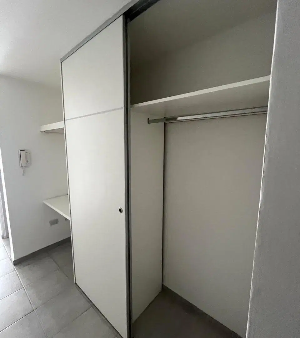 Alquilo Monoambiente con cocina separada, enorme como depto de 1 dormitorio 5