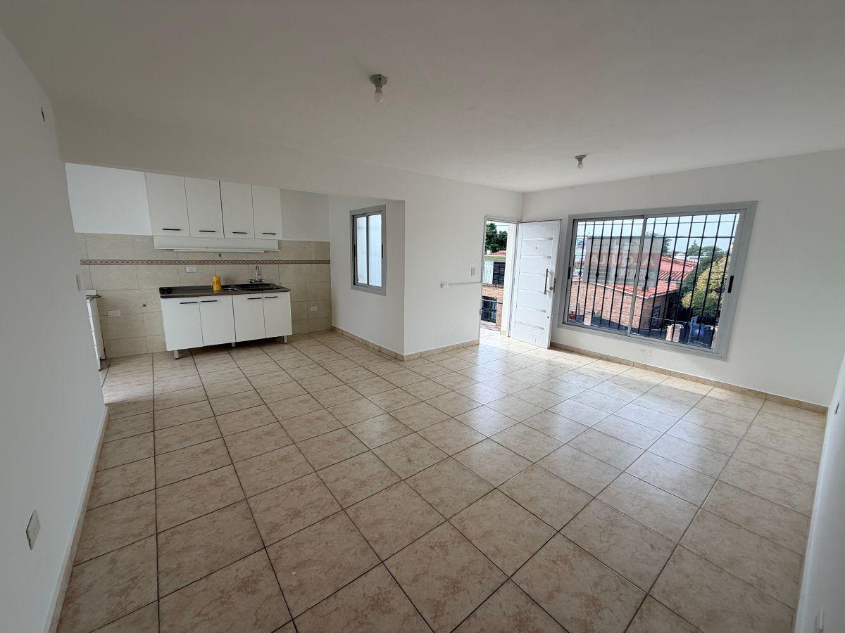 Foto de Alquilo Depto de 1 dormitorio tipo PH, planta alta por escaleras SIN, imagen 1