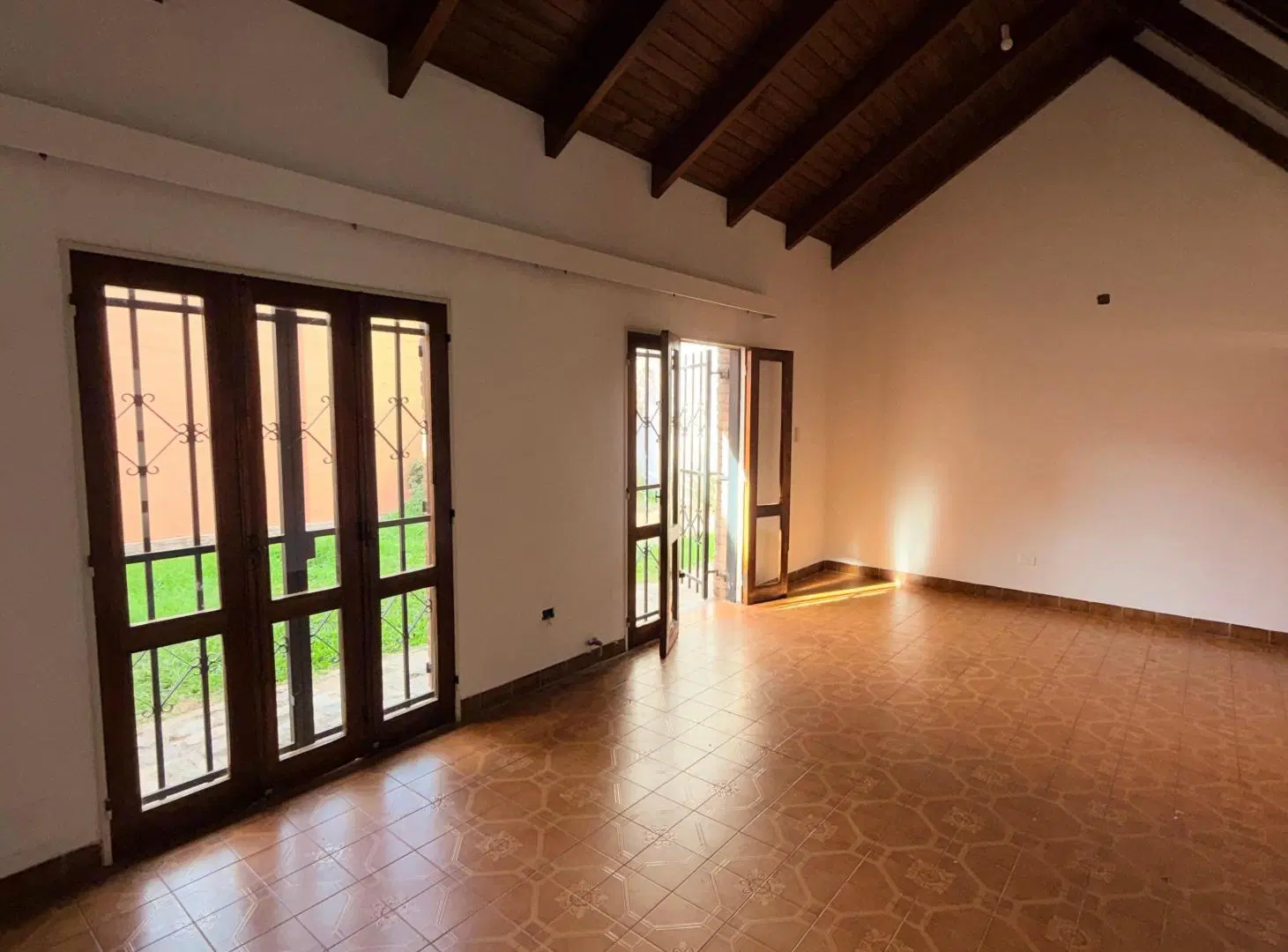 Alquilo duplex de 2 dormitorios con Garage en URCA 3